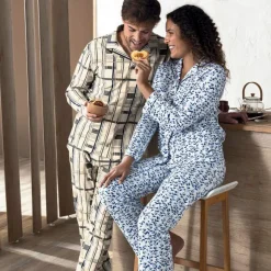 Petit déjeuner au lit  Pyjama