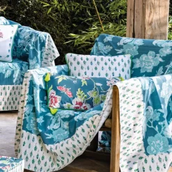 Un oiseau sur la branche  Coussin