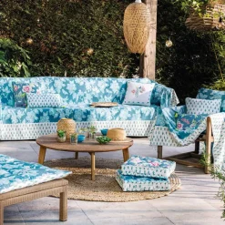 Un oiseau sur la branche  Housse de coussin