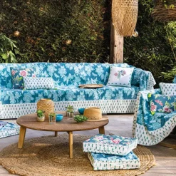 Un oiseau sur la branche  Housse de coussin