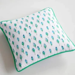 Un oiseau sur la branche  Housse de coussin