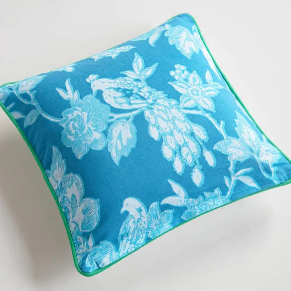 Un oiseau sur la branche Housse de coussin